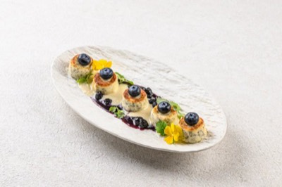 Маковые сырники с голубикой